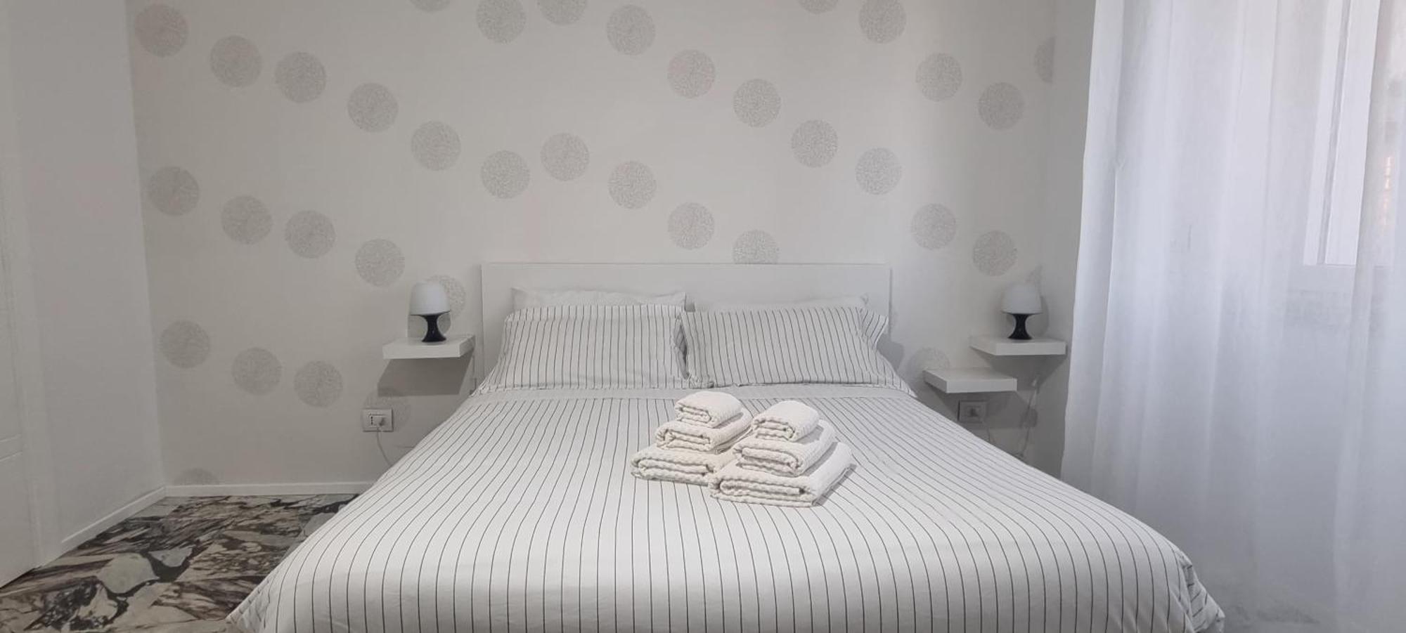 Repubblica Rooms Бари Екстериор снимка